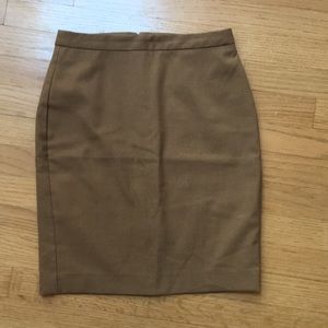 Camel Banana Republic size 00 pencil skirt
